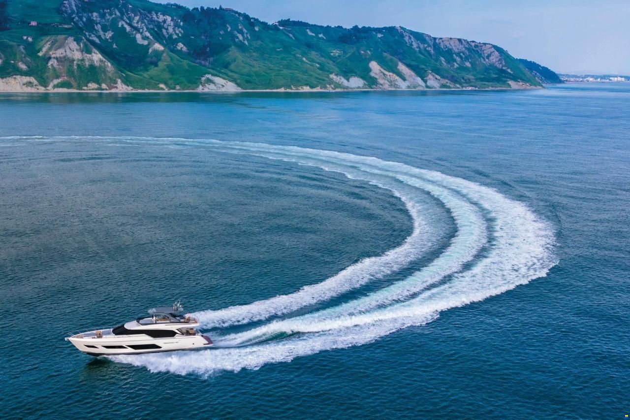 Ferretti 720
