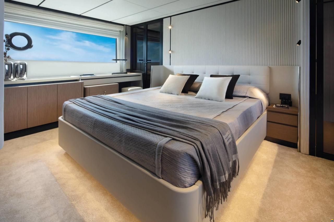 Ferretti 720