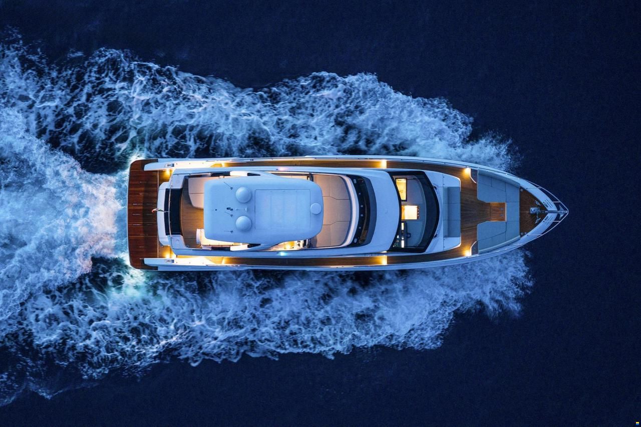 Ferretti 670
