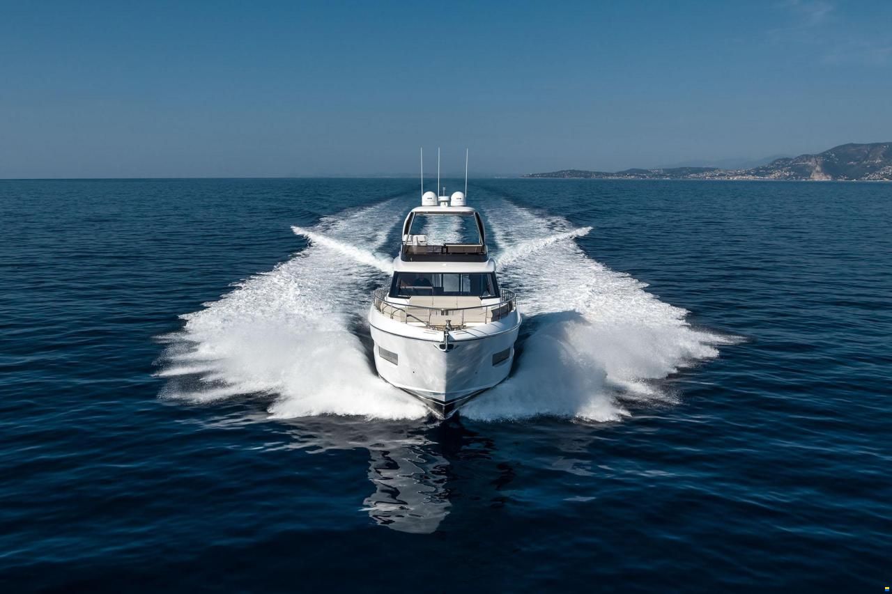 Ferretti 670