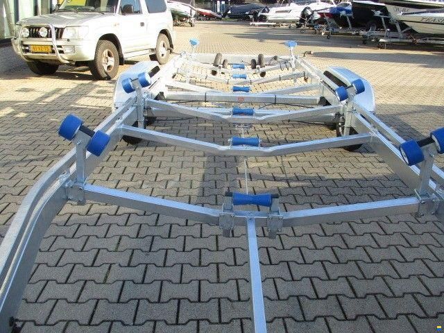 3500 kg