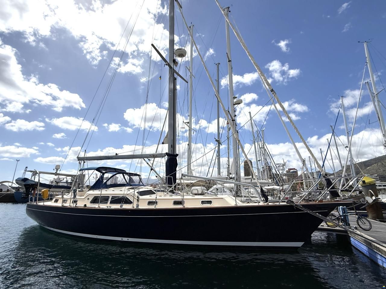 Island Packet 485