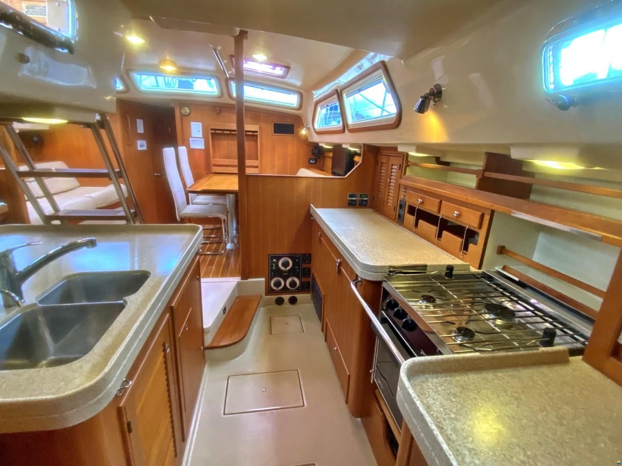 Island Packet 485