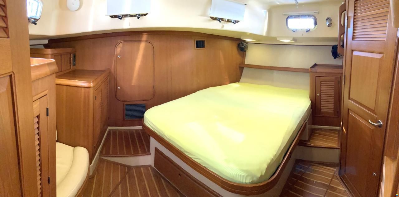 Island Packet 485
