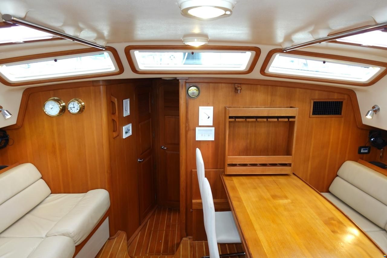 Island Packet 485