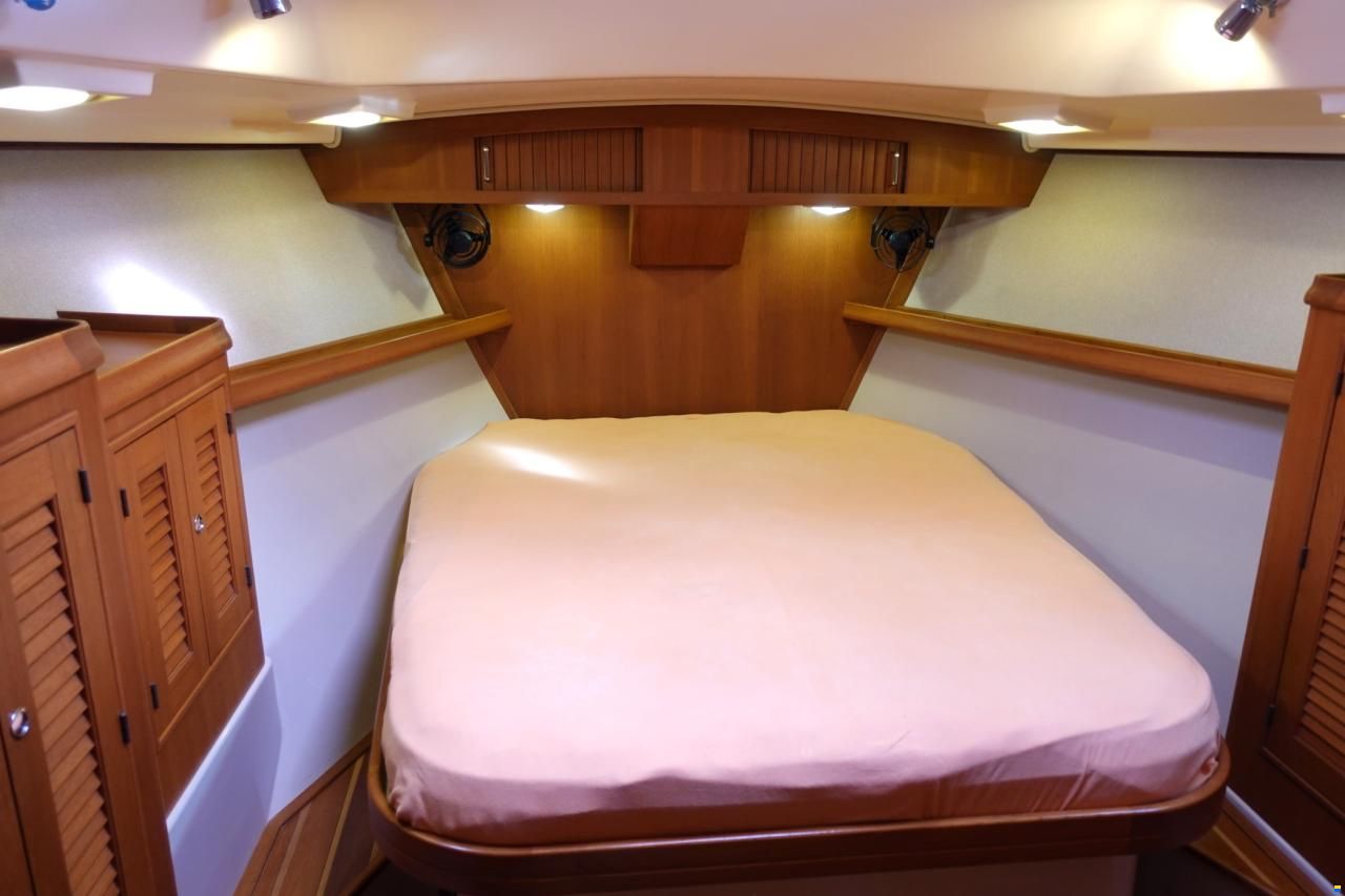 Island Packet 485