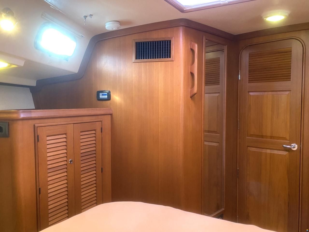 Island Packet 485