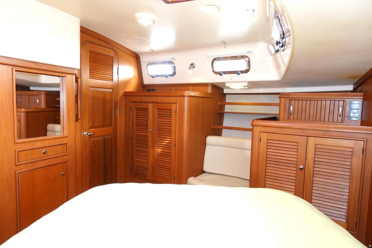 Island Packet 485
