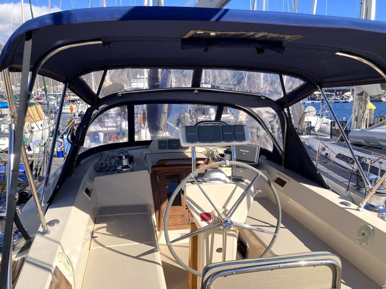 Island Packet 485