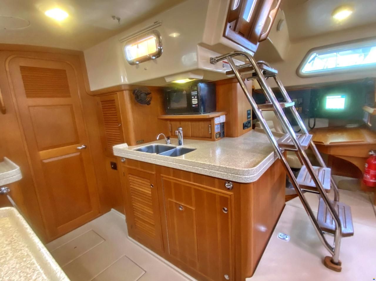 Island Packet 485