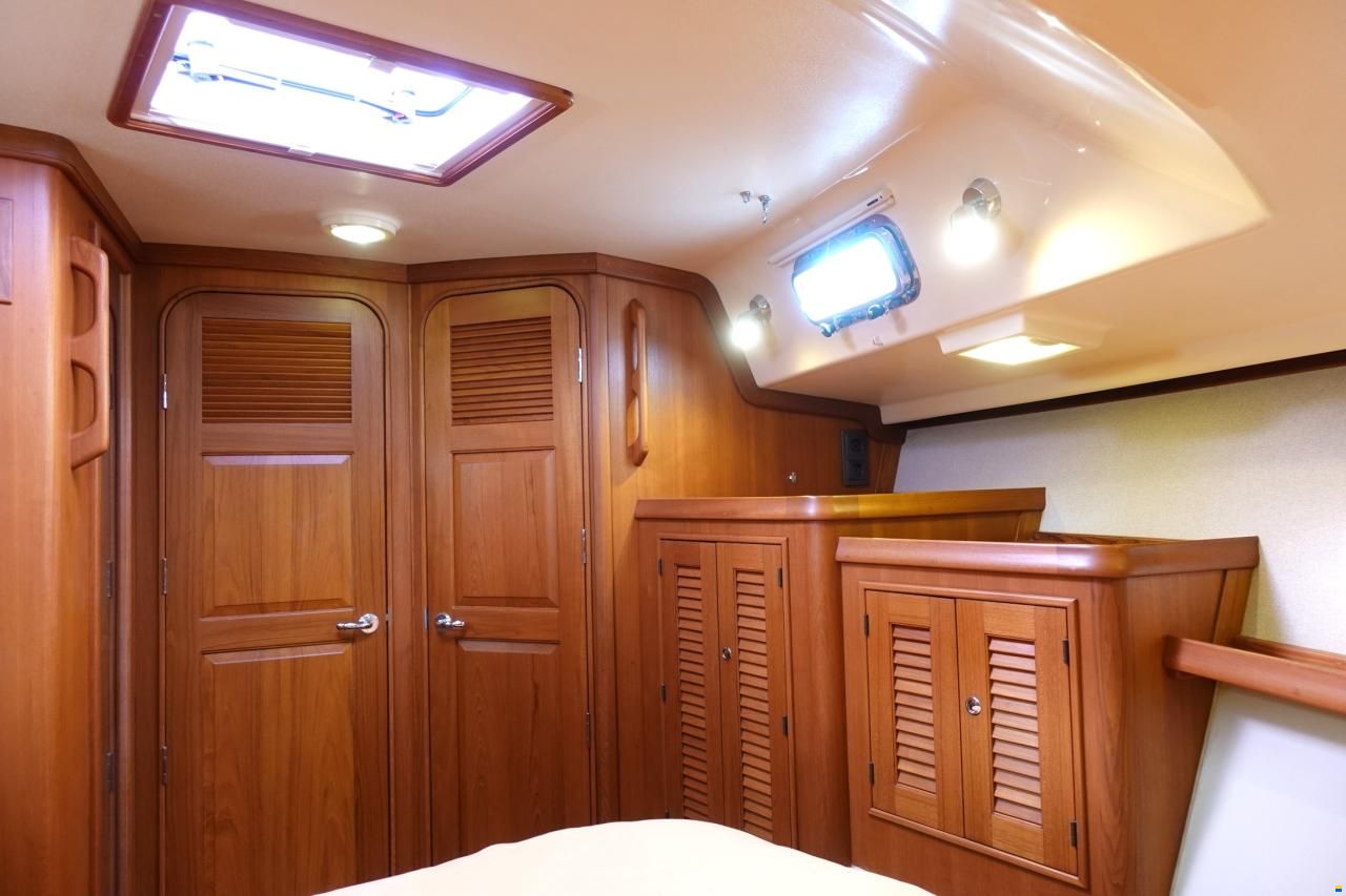 Island Packet 485