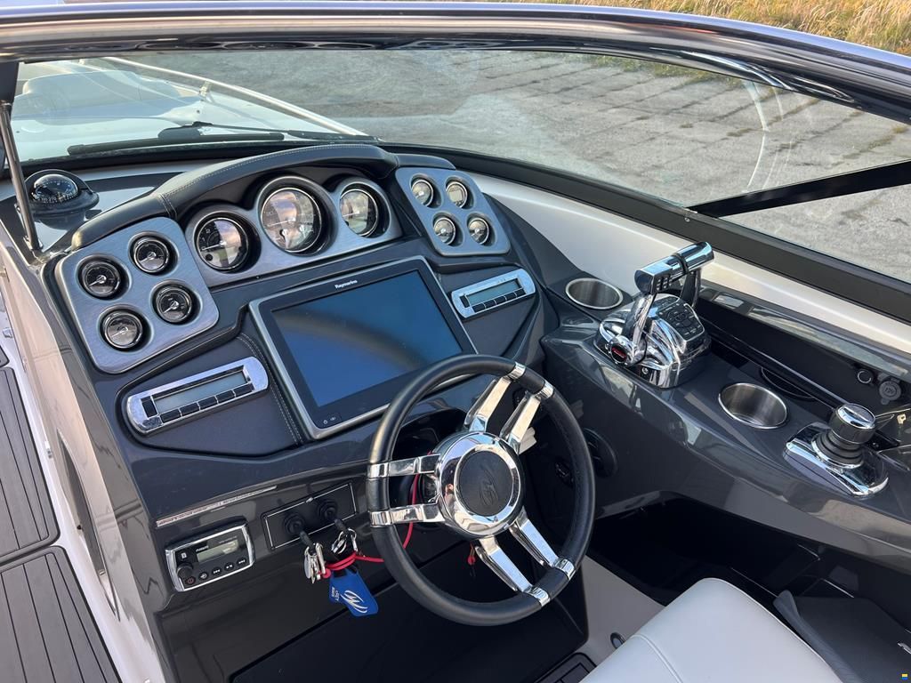 Monterey 328 Super Sport