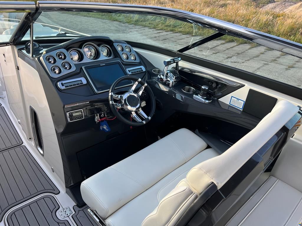 Monterey 328 Super Sport