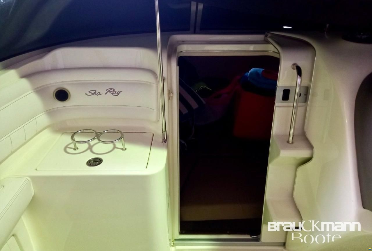 Sea Ray 240 SSE Sunsport