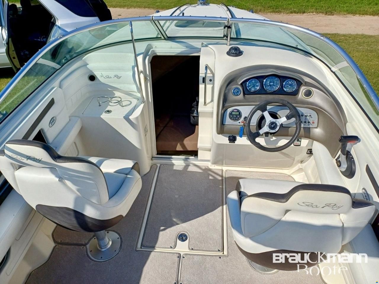 Sea Ray 240 SSE Sunsport
