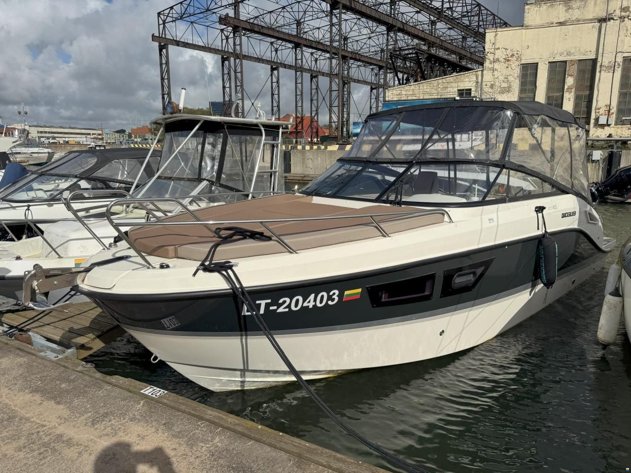 Quicksilver Activ 805 cruiser