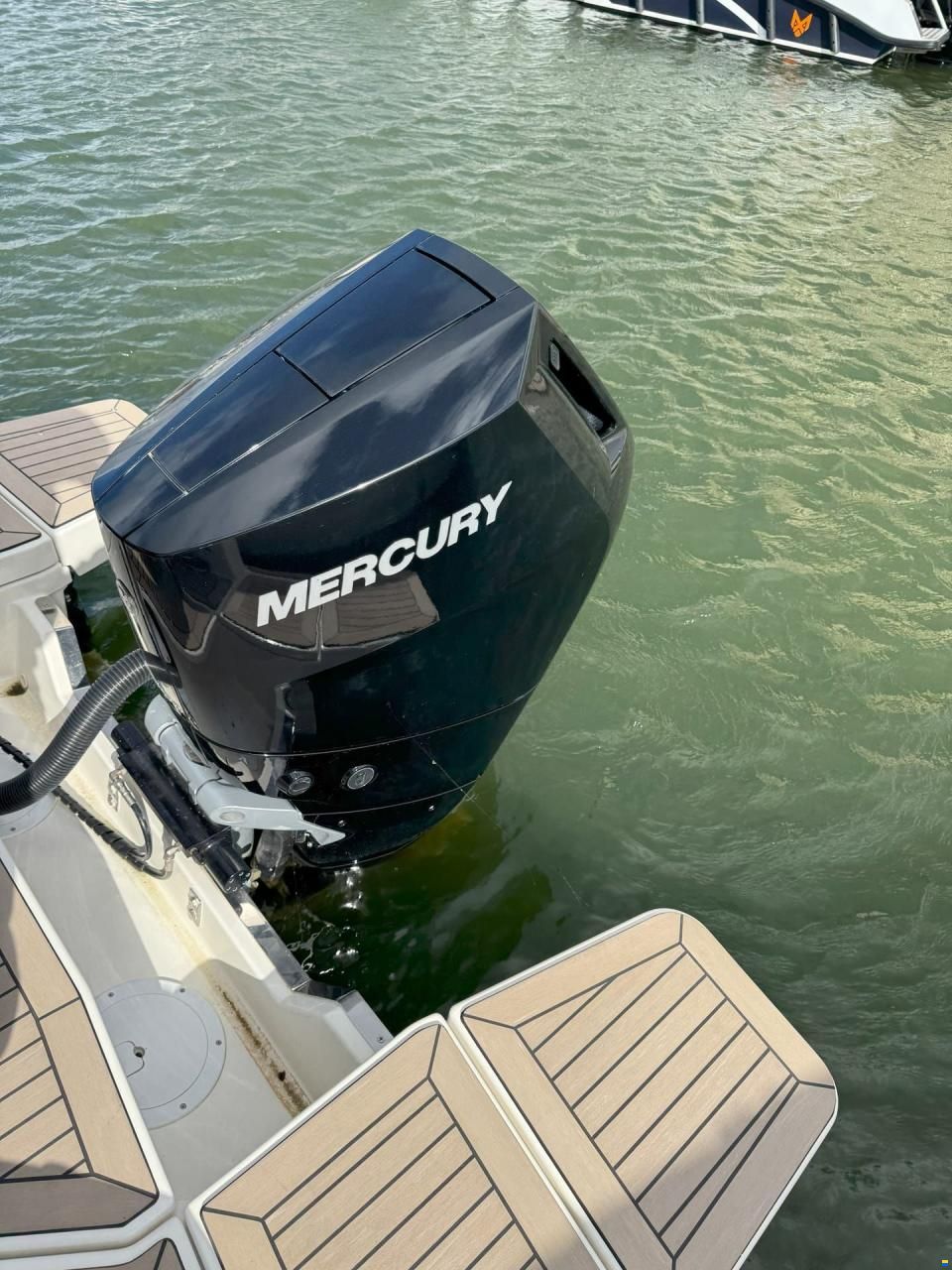 Quicksilver Activ 805 cruiser