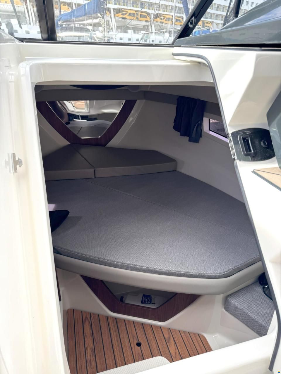 Quicksilver Activ 805 cruiser