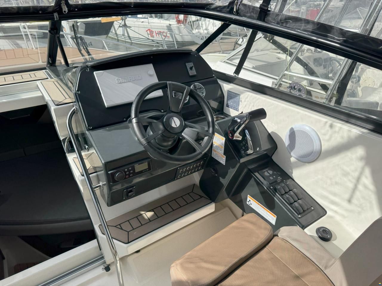 Quicksilver Activ 805 cruiser