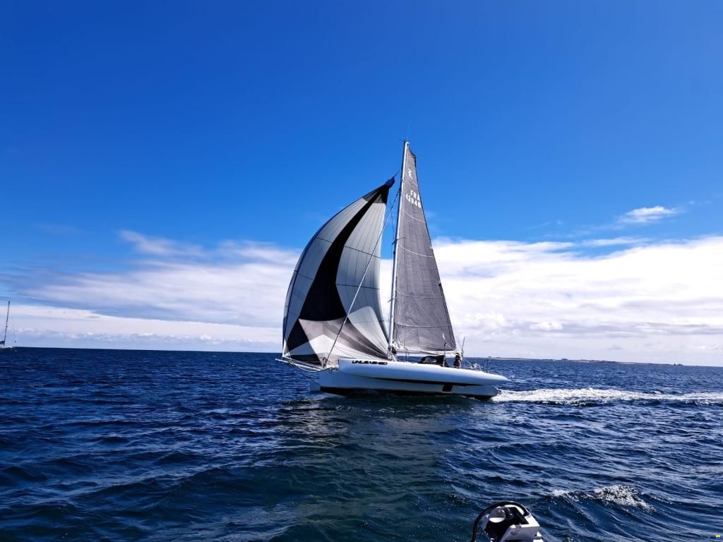 Farrier TRIMARAN F32RX