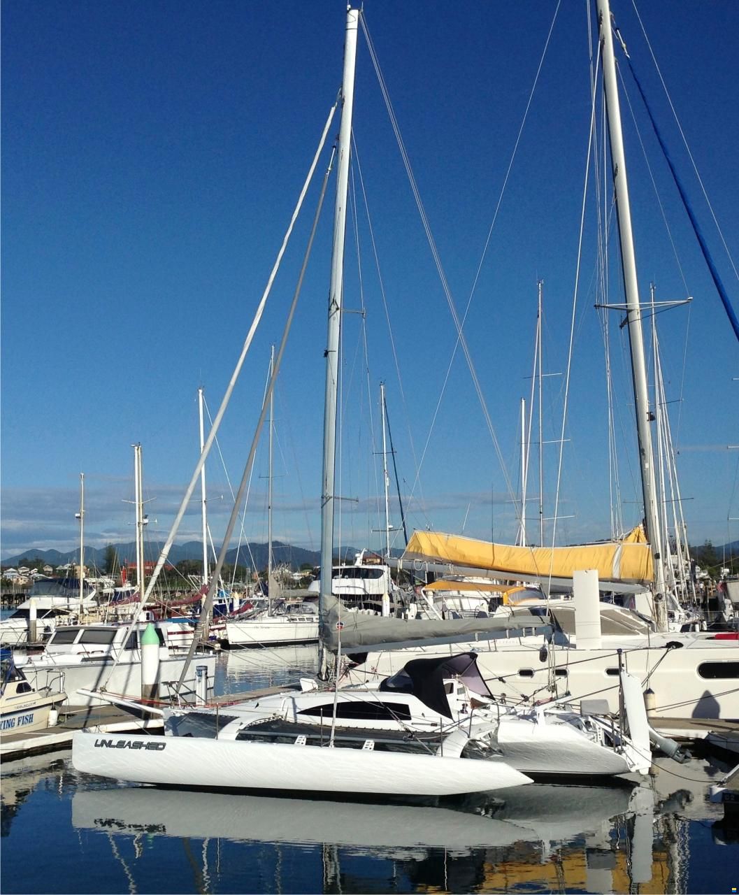 Farrier TRIMARAN F32RX