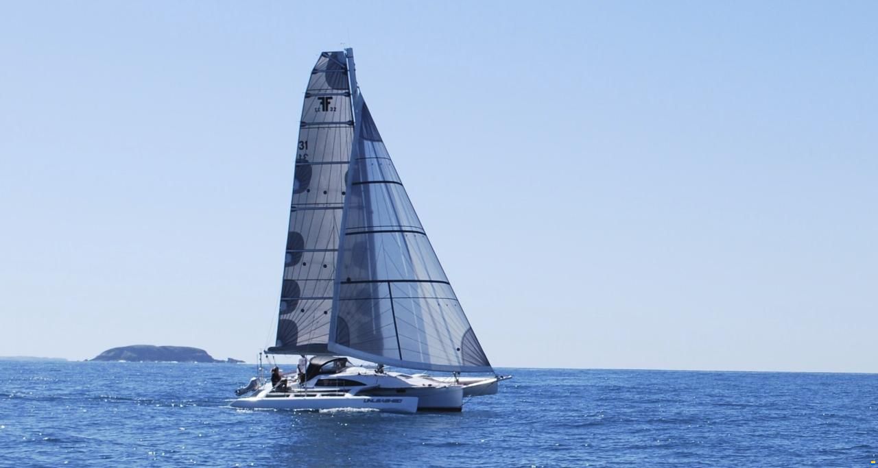 Farrier TRIMARAN F32RX