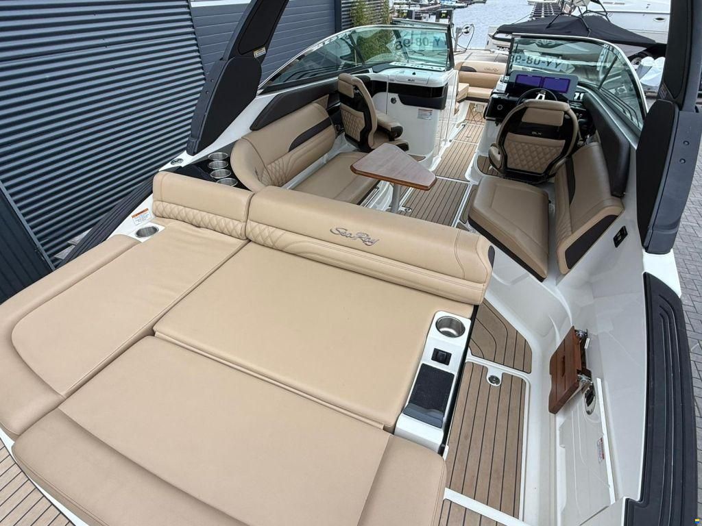Sea Ray SLX 260