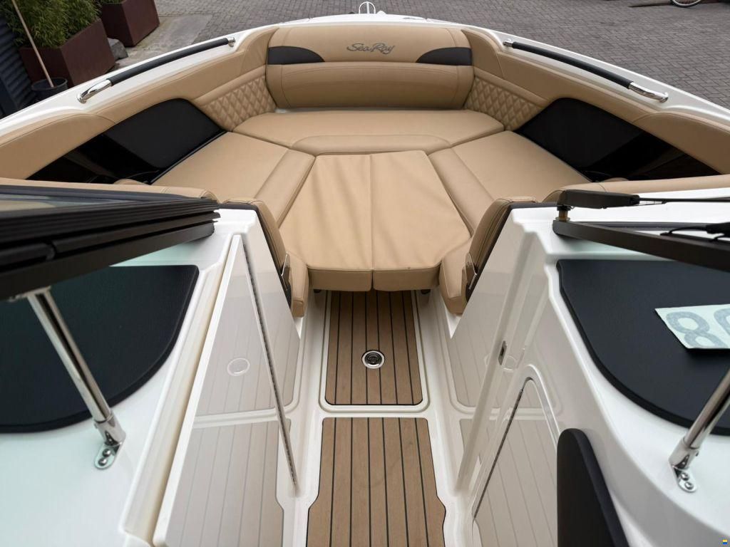 Sea Ray SLX 260