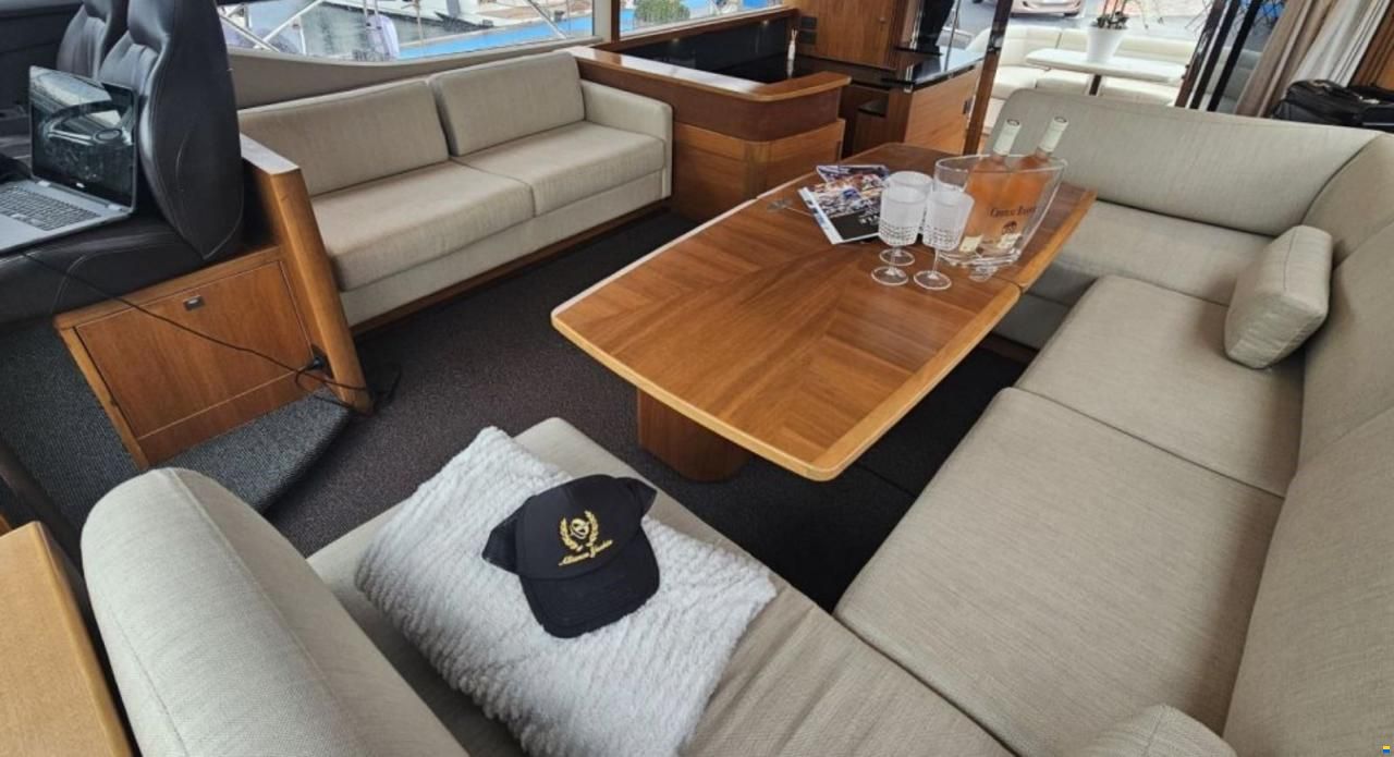 Princess V52 Fly