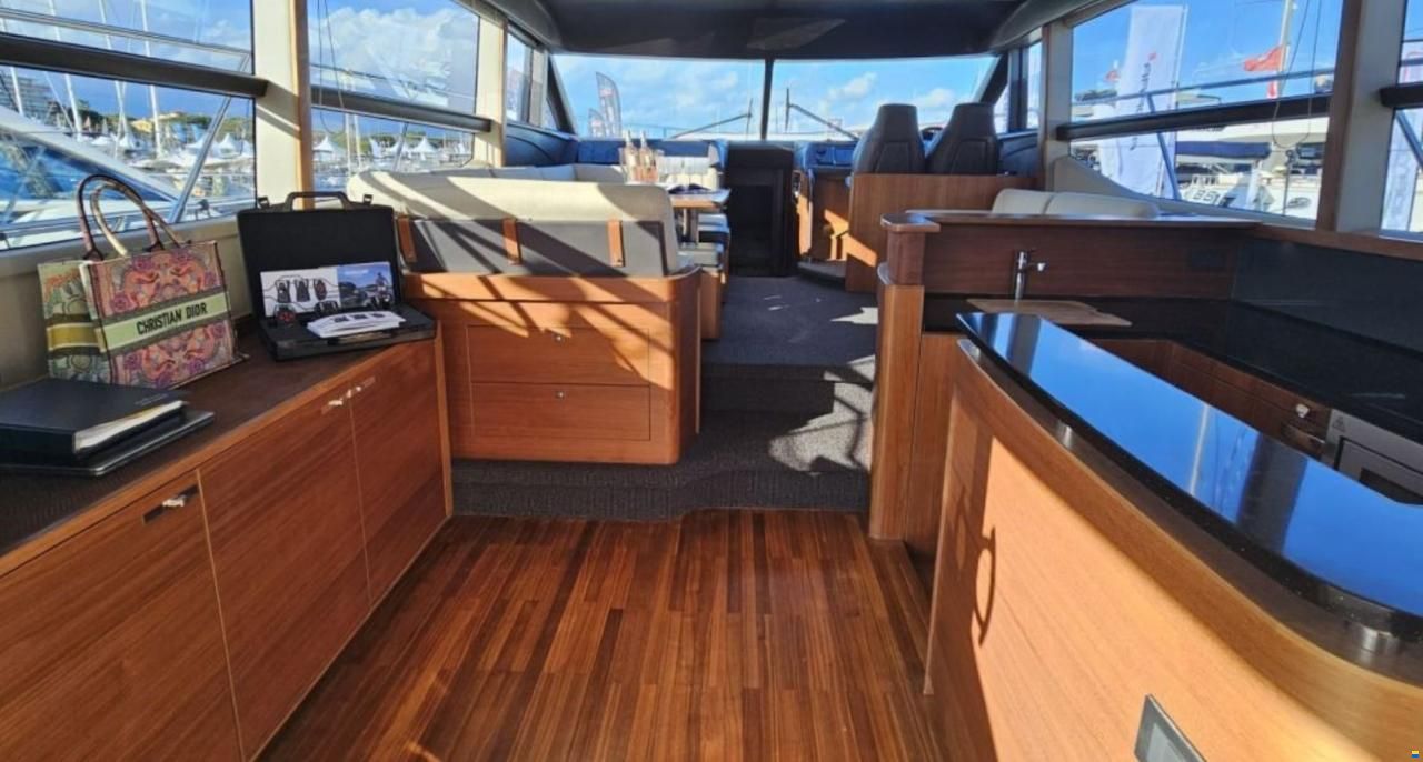 Princess V52 Fly
