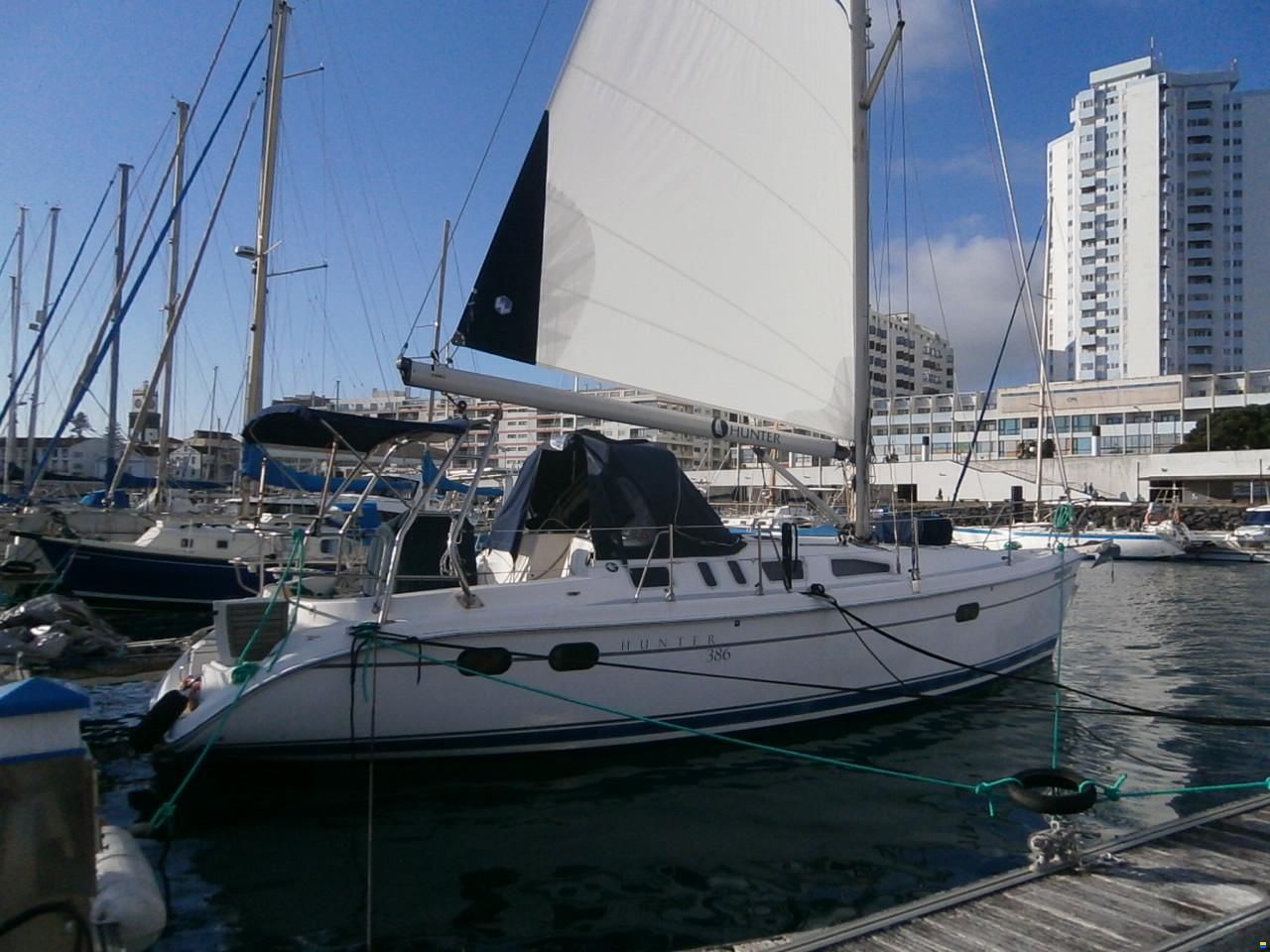 Hunter Marine 386
