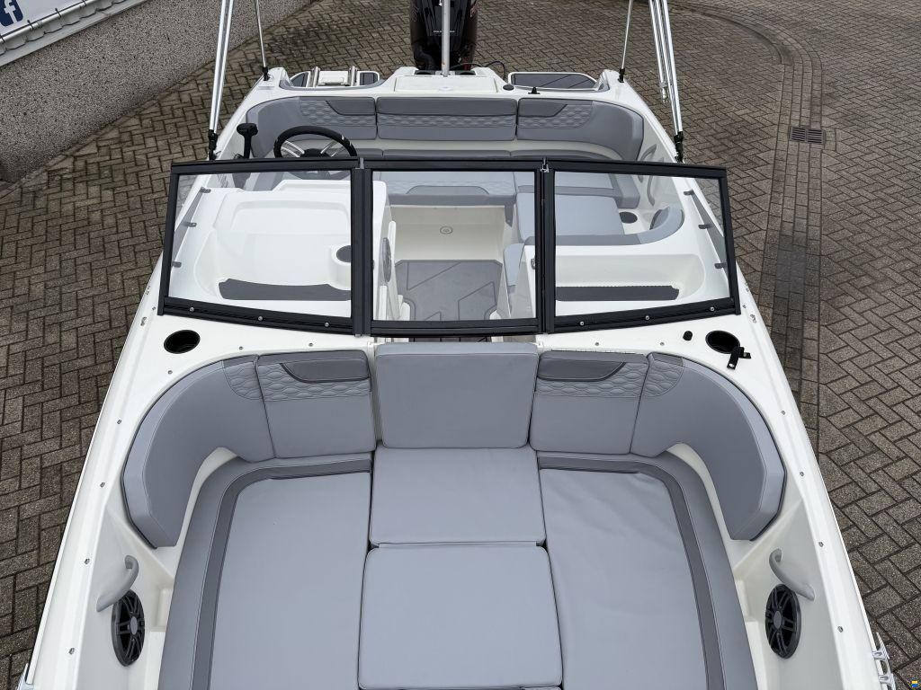 Bayliner Element M17