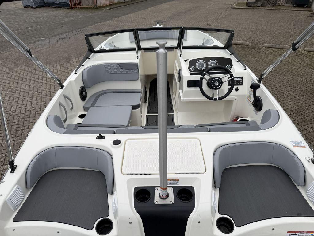 Bayliner Element M17