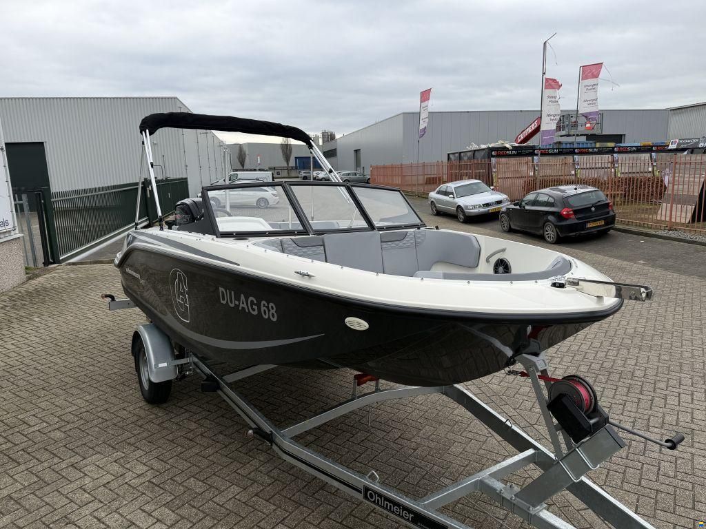 Bayliner Element M17