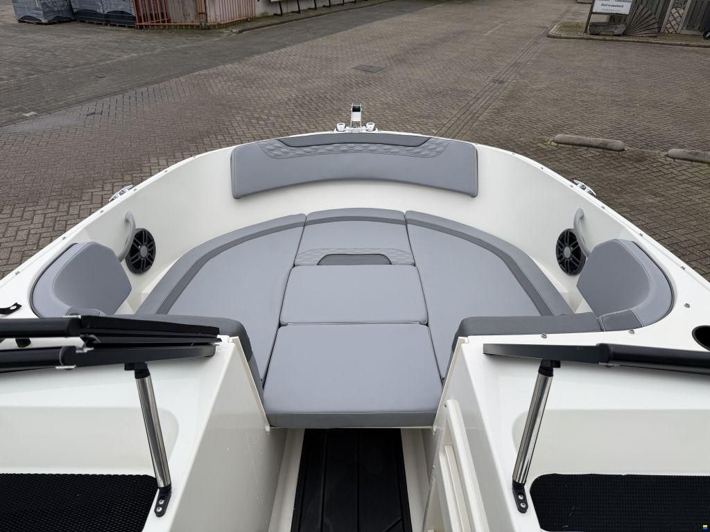 Bayliner Element M17