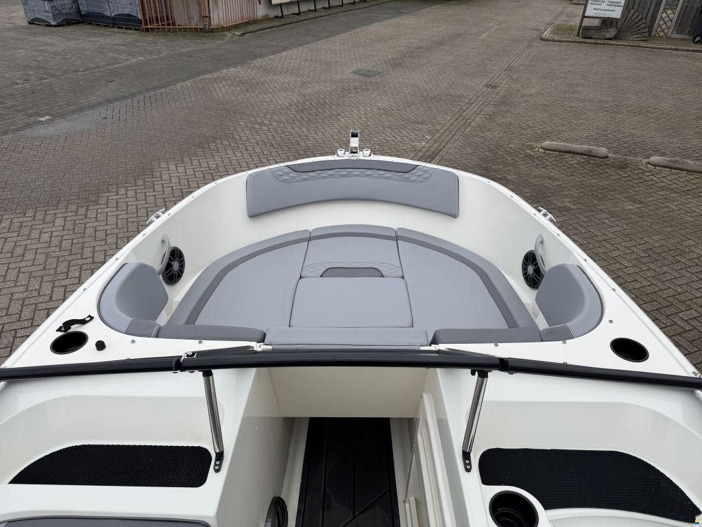 Bayliner Element M17