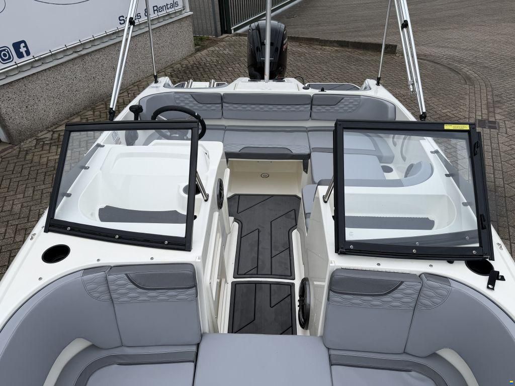 Bayliner Element M17