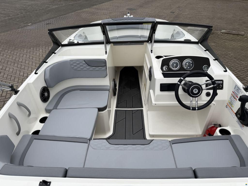 Bayliner Element M17