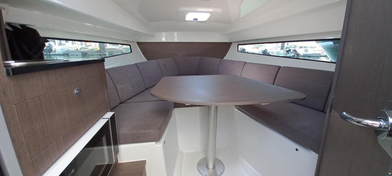 Beneteau Flyer 8 Sundeck V2