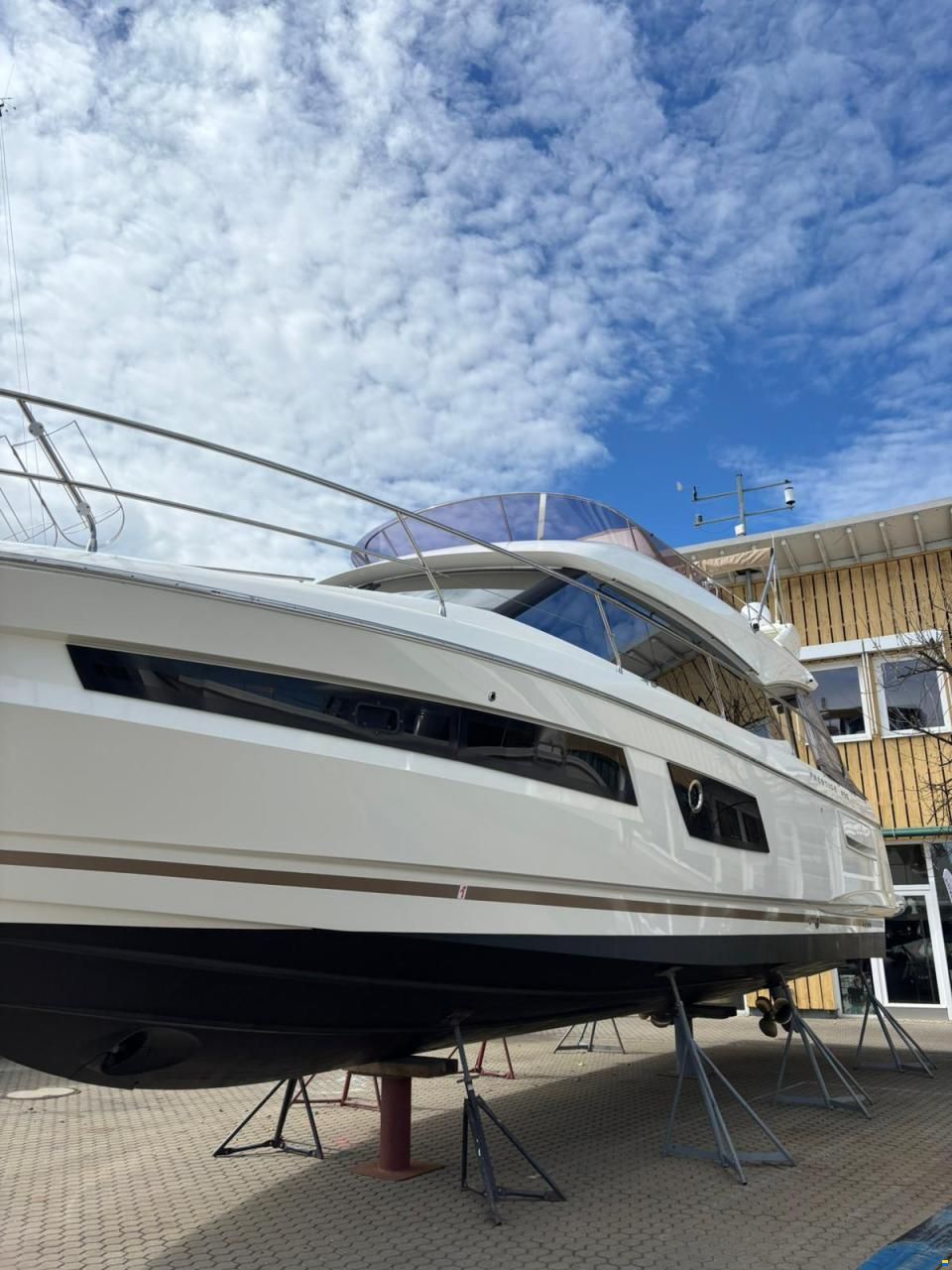 Prestige 450 Fly