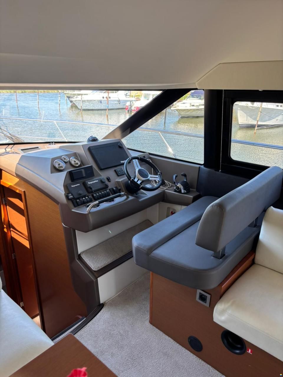 Prestige 450 Fly