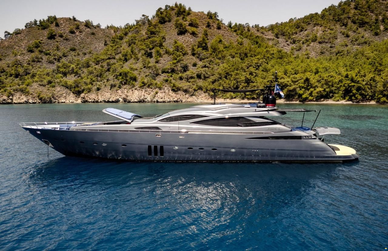 Pershing 115
