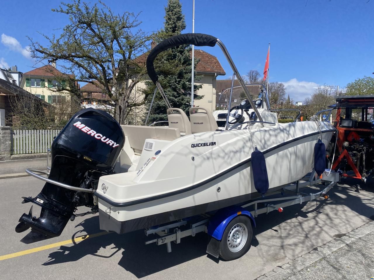 Quicksilver activ 555 open