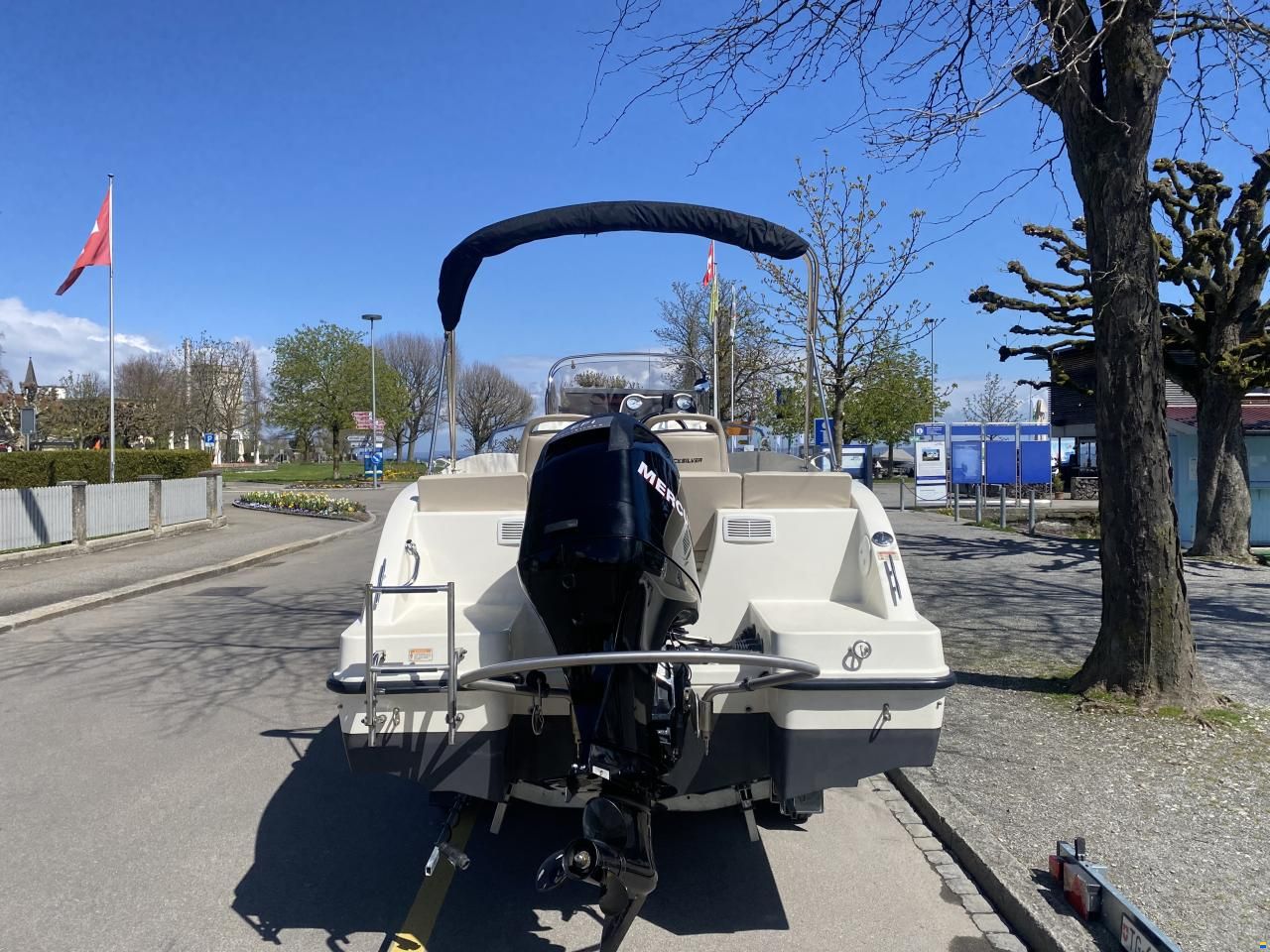 Quicksilver activ 555 open