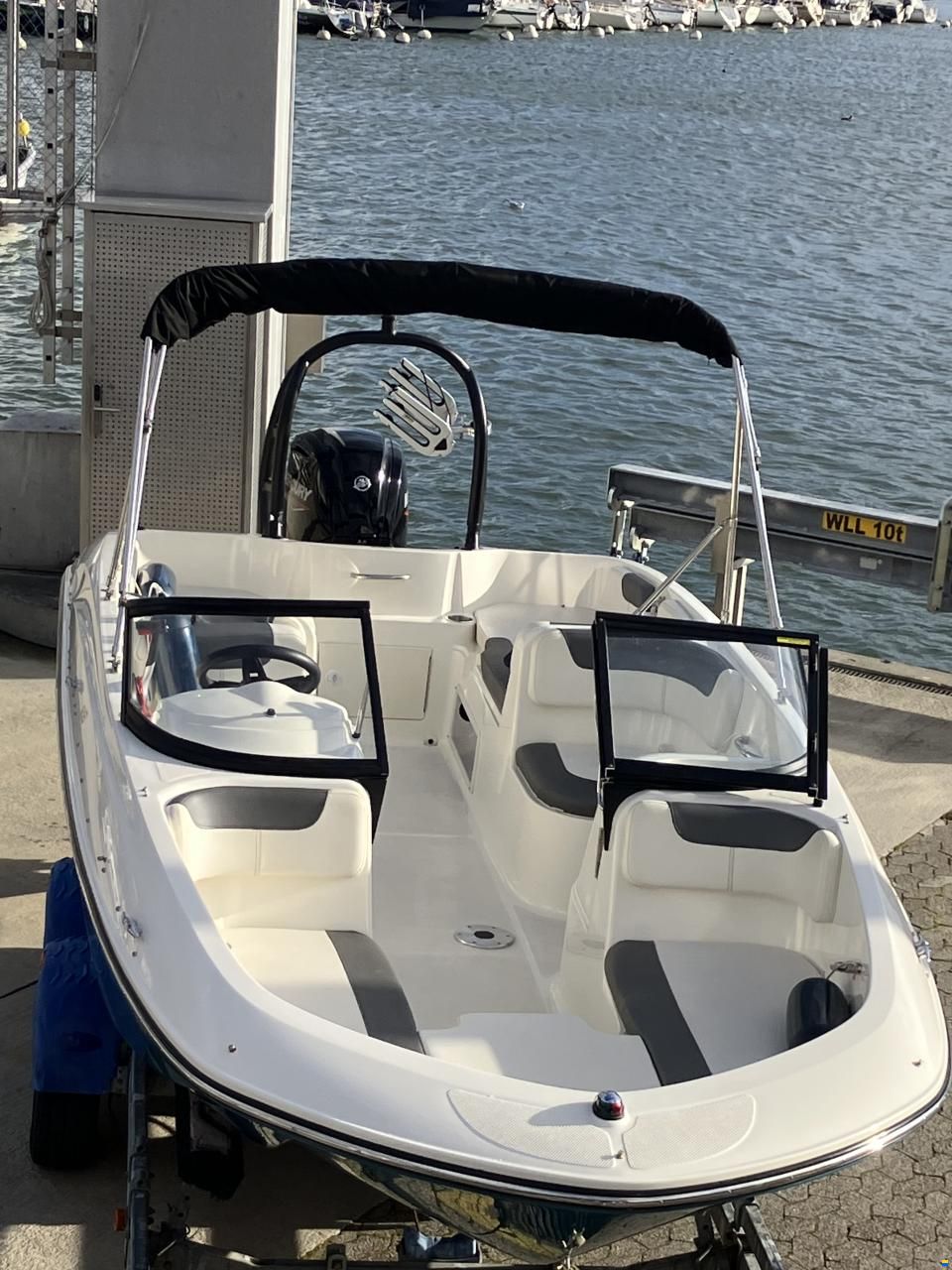 Bayliner E18 BLEU