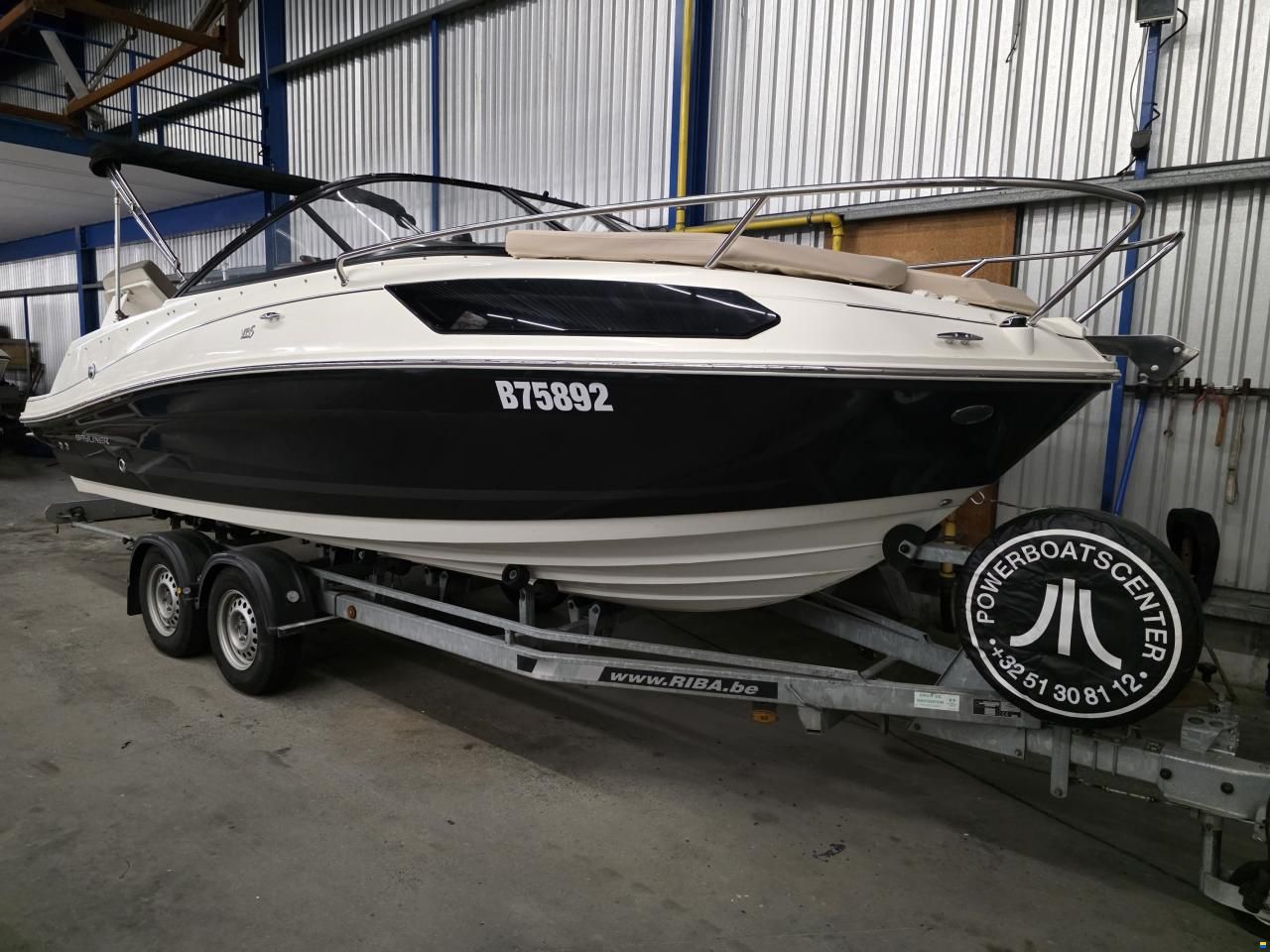 Bayliner VR5 cuddy