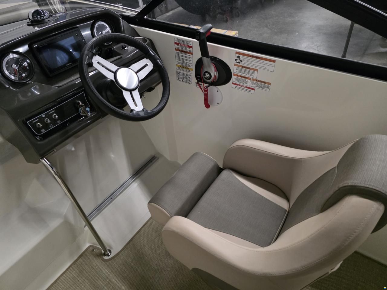 Bayliner VR5 cuddy
