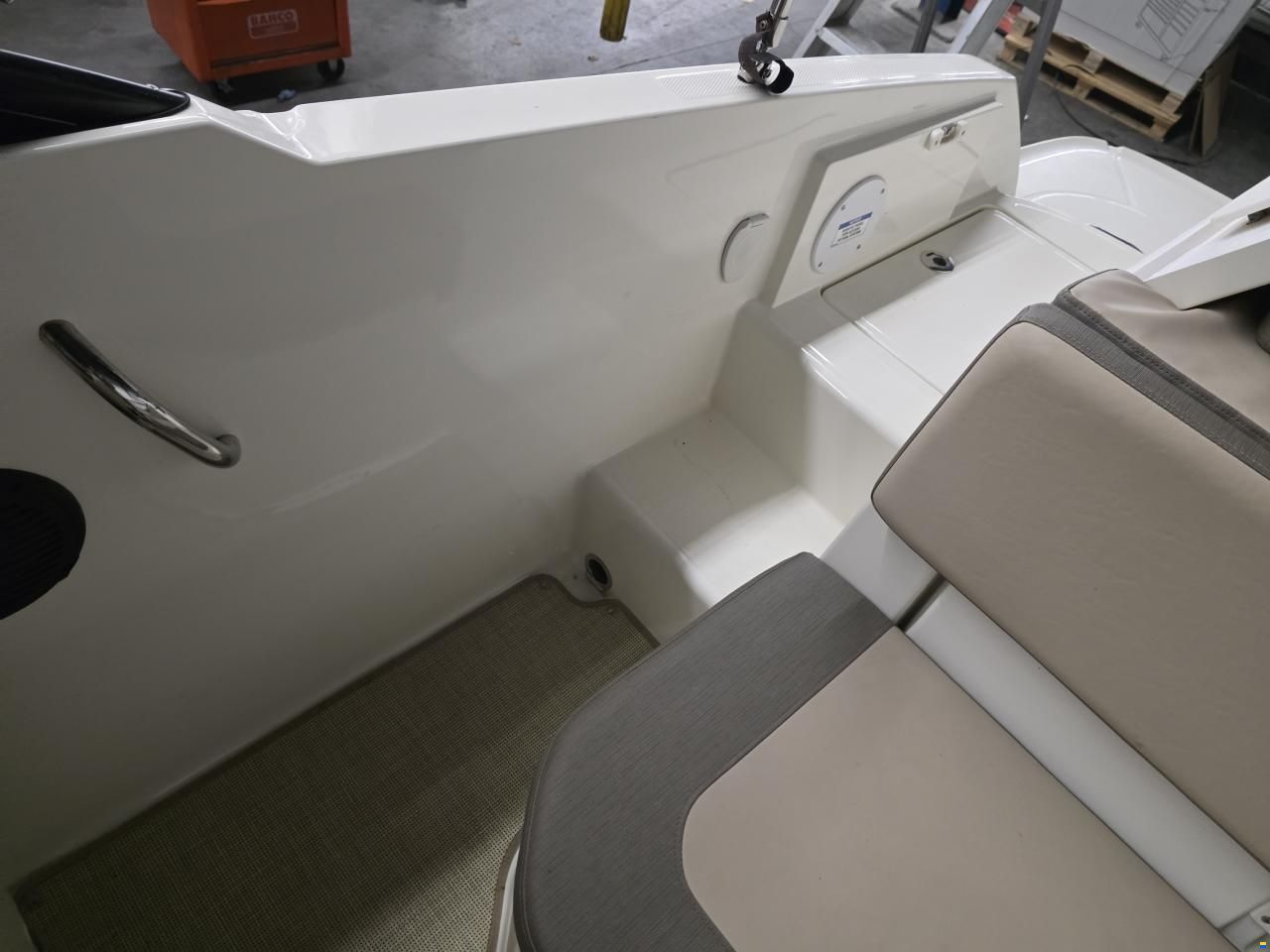 Bayliner VR5 cuddy