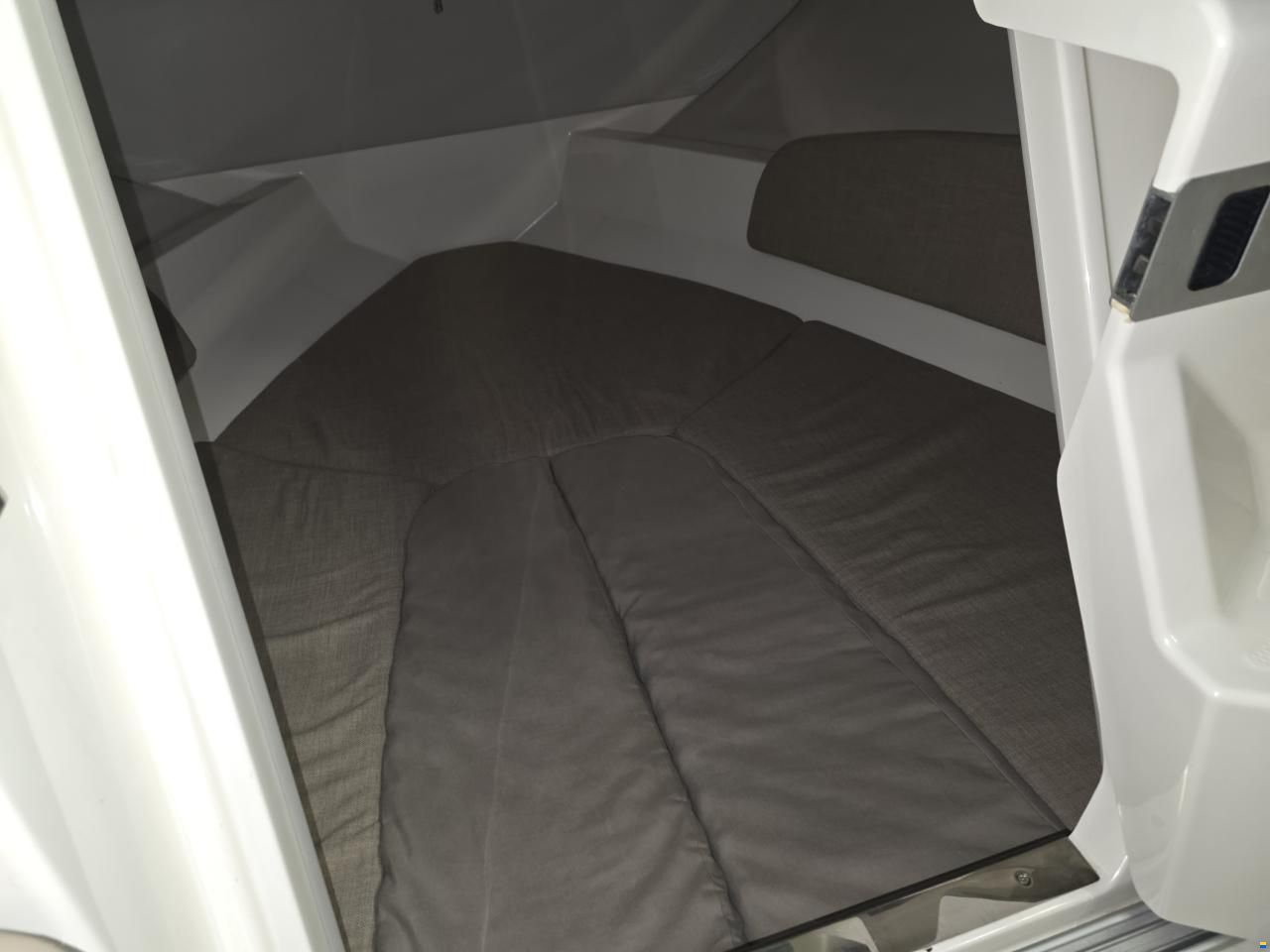 Bayliner VR5 cuddy