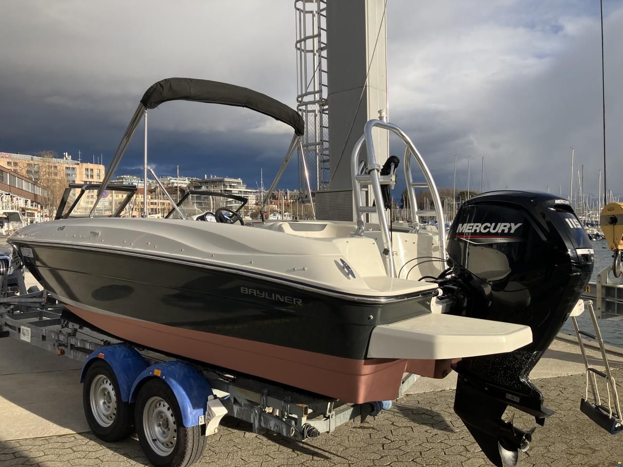 Bayliner E18 NOIR